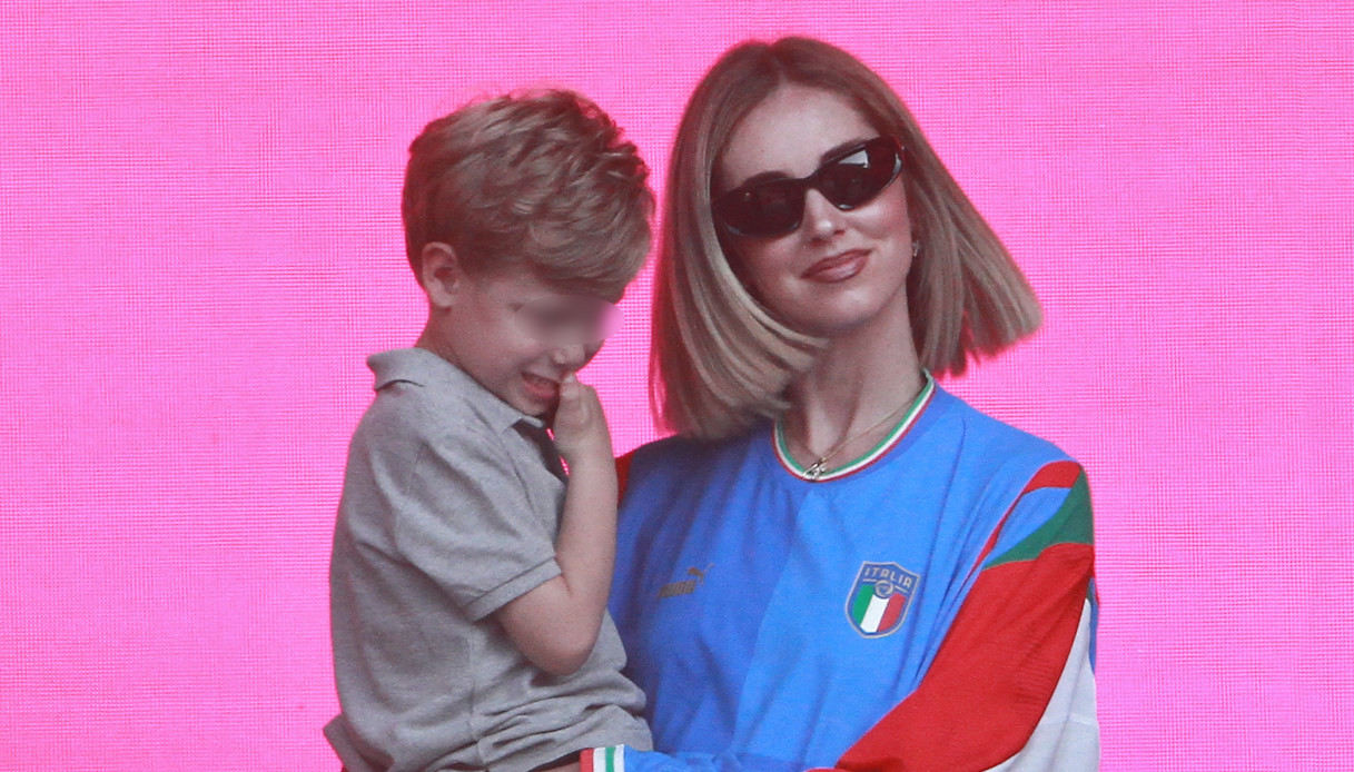 Chiara Ferragni e Leone sul palco di "Love Mi"