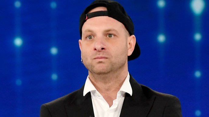 Clementino in ospedale dopo un incidente sul palco: come sta il rapper
