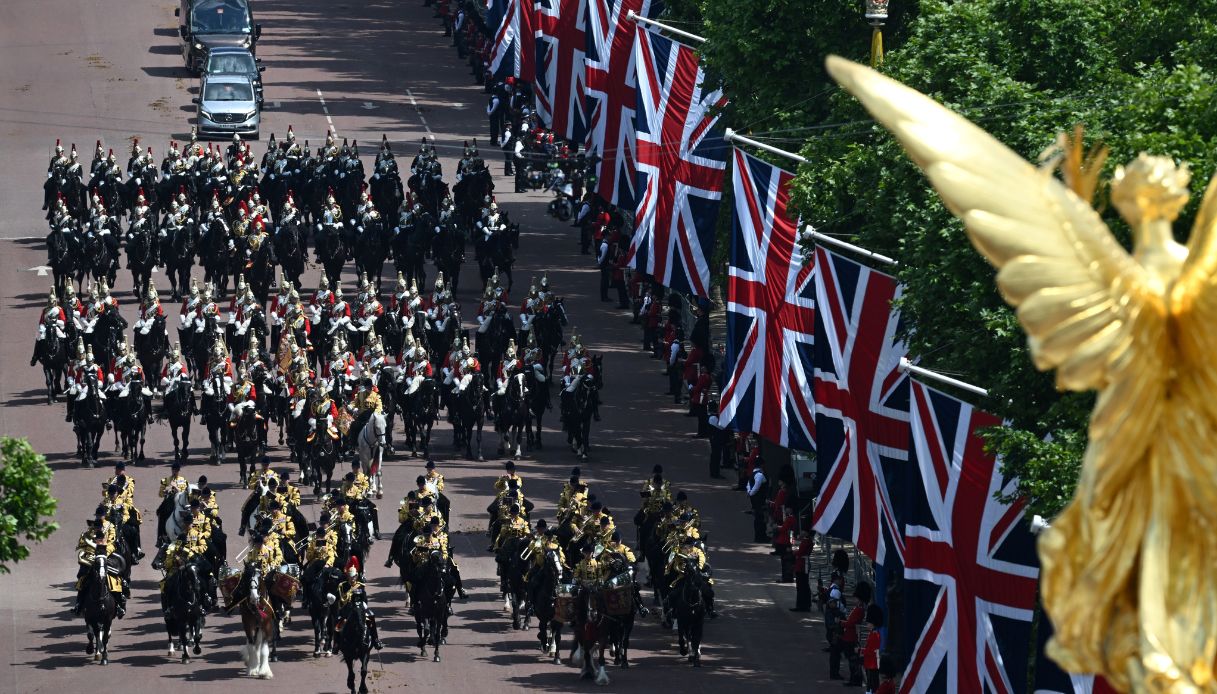 La parata militare per il compleanno del sovrano