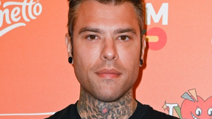 “LOVE MI” scatena le critiche: anche Enrico Silvestrin contro Fedez