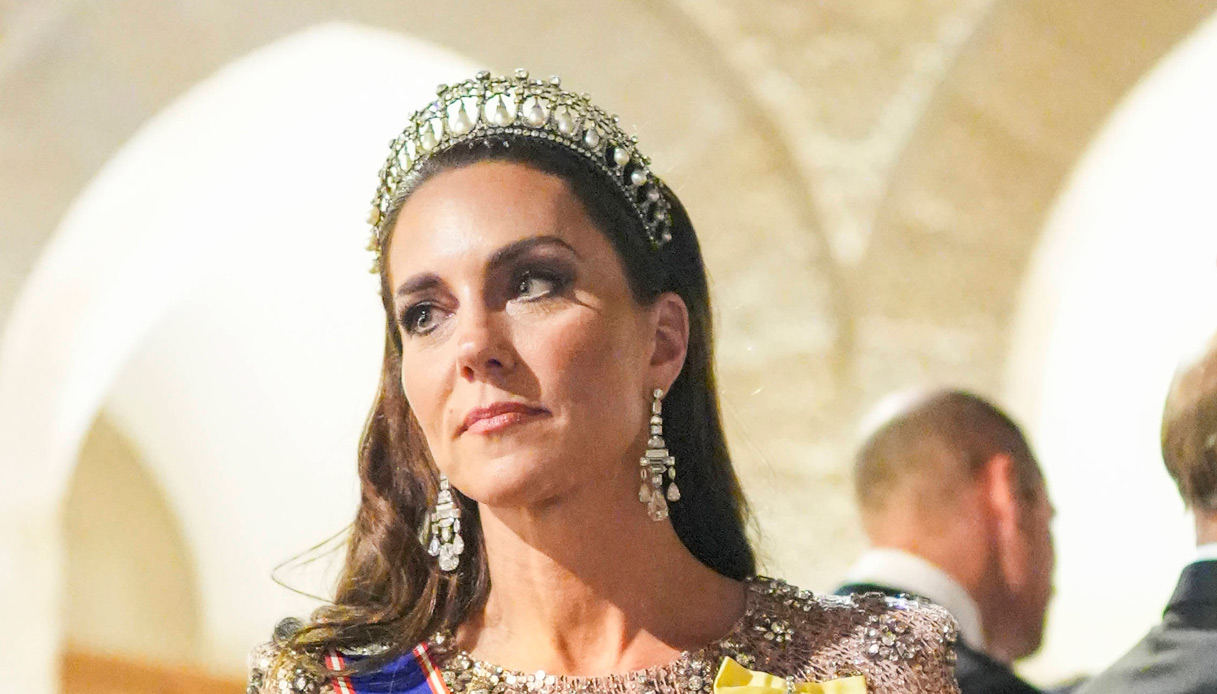 Nozze Rajwa e Hussein di Giordania, Kate Middleton tradita dalla foto ufficiale