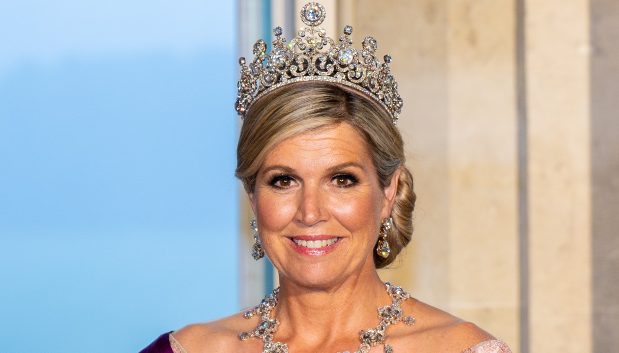 Regina Maxima: abito rosa in tulle e tiara di diamanti