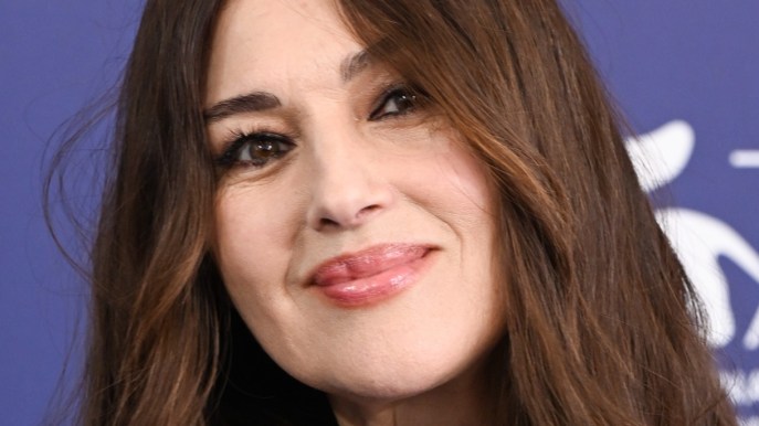 Monica Bellucci dichiara il suo amore, ma alla sfilata sbaglia tutto