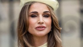 Rania di Giordania eterea e seducente tra perle e trasparenze