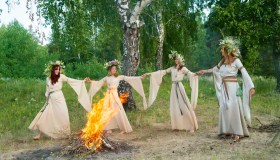 Acqua magica, fuoco e riti propiziatori: come celebrare la notte di San Giovanni
