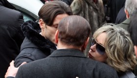 Silvio Berlusconi, l’ultimo abbraccio dei 5 figli per il funerale privato ad Arcore