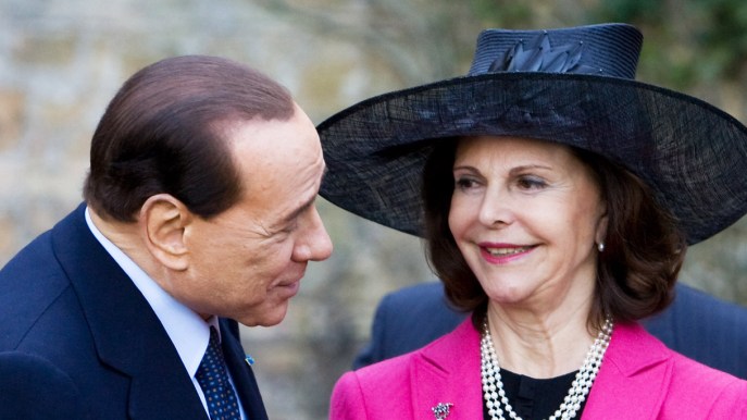 Silvio Berlusconi, quando conquistò Silvia di Svezia e la Regina Elisabetta lo bacchettò