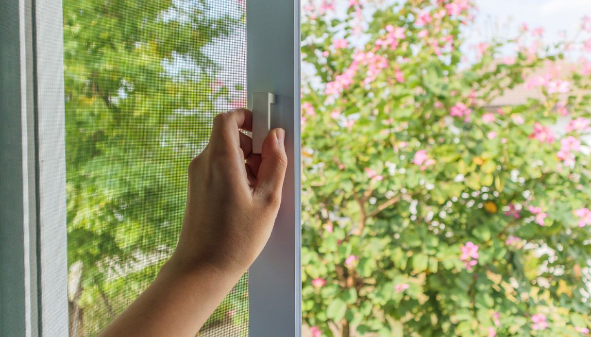 Zanzariere, come prendere le misure e montarle