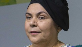 Michela Murgia, la foto dall’ospedale con il sorriso: “Mi mancava il respiro”. Come sta