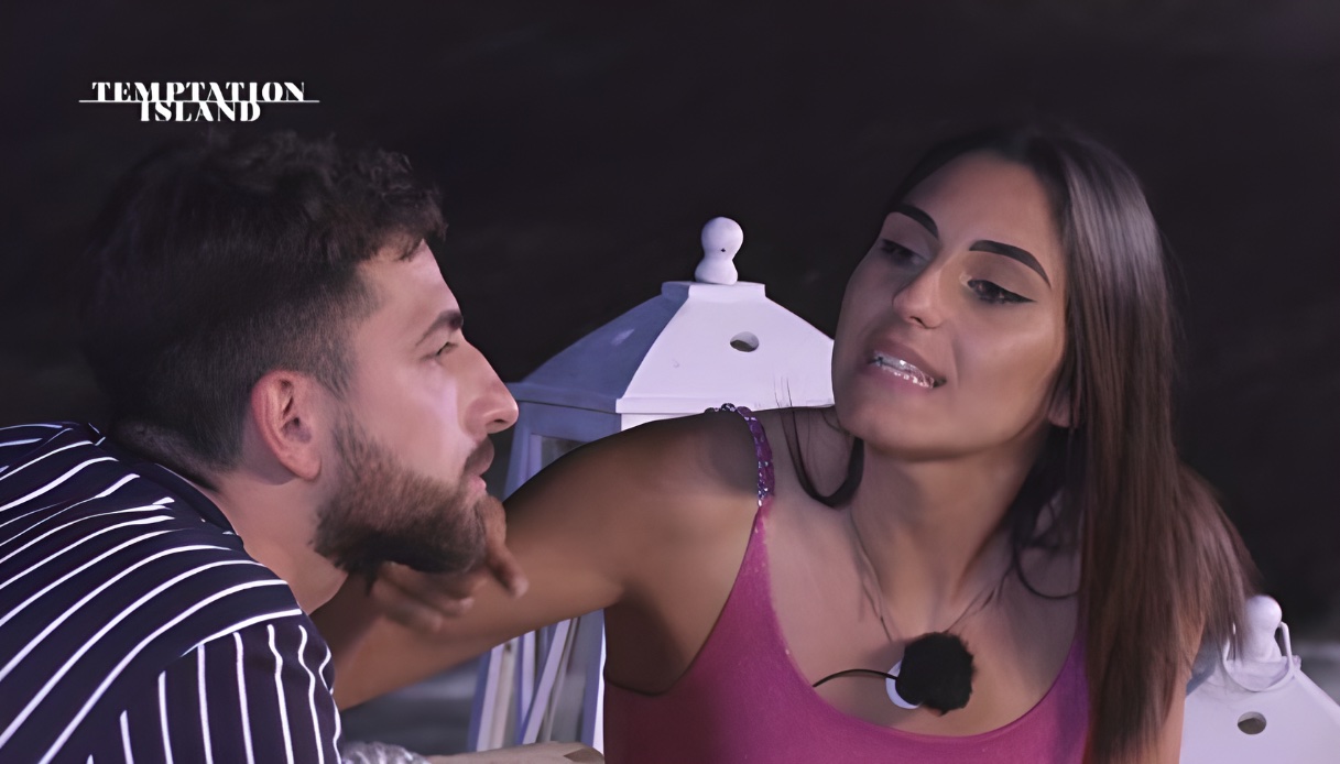 “Temptation Island”, doppio falò: “Nessuna donna merita questo”