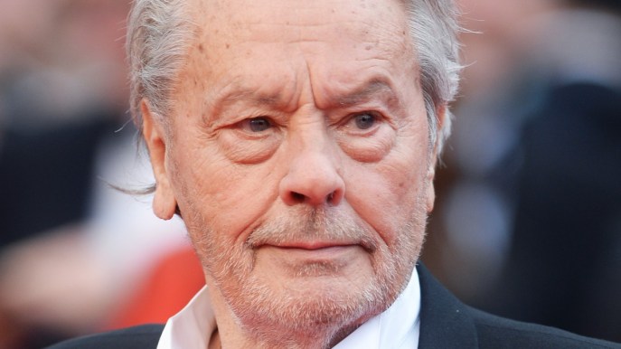 Alain Delon, chi è la “badante” giapponese accusata di violenze e aggressioni