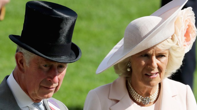 Camilla compie 76 anni: il regalo di Carlo è identico alla collana di Diana