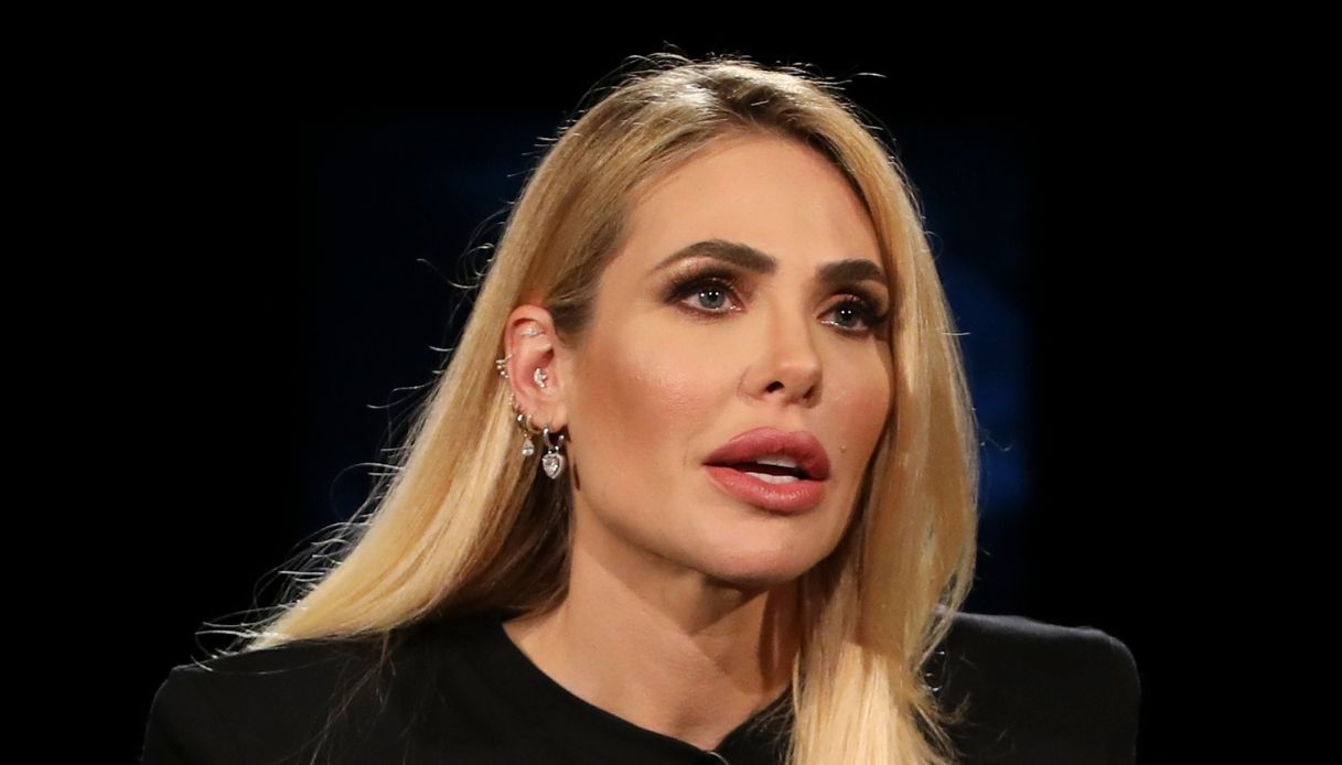 “Stop a Ilary Blasi”: la rivoluzione Mediaset. Chi va e chi resta