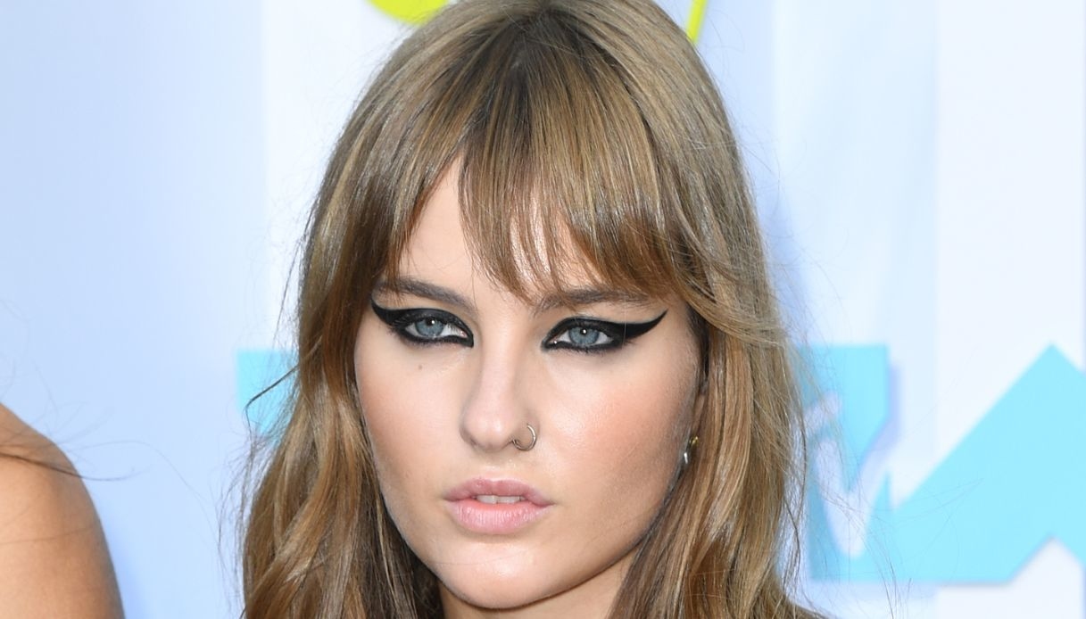 L’abbraccio di Roma ai Måneskin: Vic lascia senza fiato con il minidress stringato