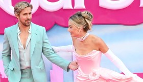 Margot Robbie, il look sfarzoso anni ’60 per la premiere di “Barbie” a Londra