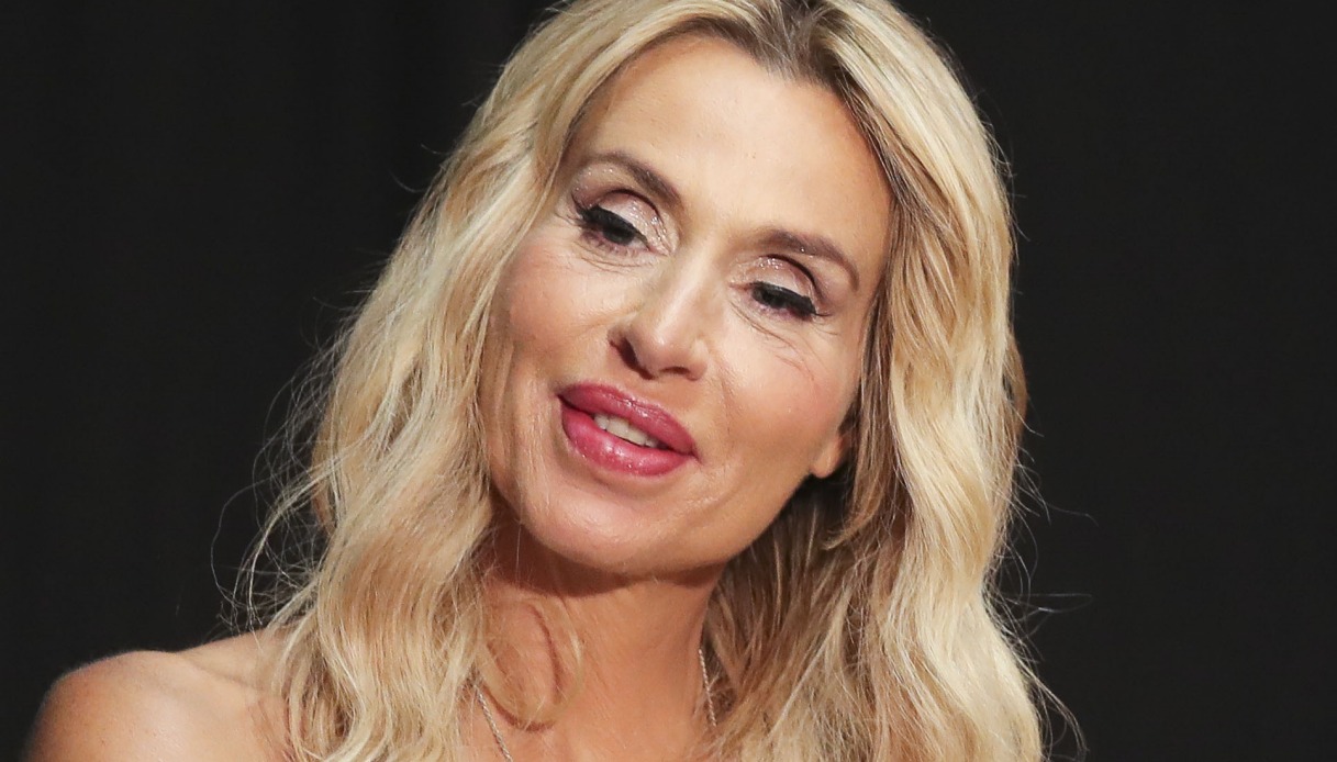 Valeria Marini ha ritrovato l’amore: “È ufficiale con Gimmi Cangiano”