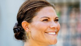 Victoria di Svezia come una sposa per il suo compleanno: le foto da favola