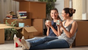 Trasferimenti e convivenze: le regole per trovare i coinquilini ideali
