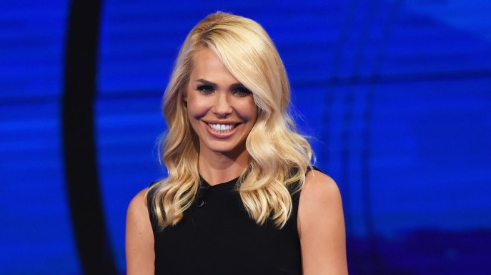 Ilary Blasi sensuale in discoteca tra applausi e critiche: il look è mozzafiato