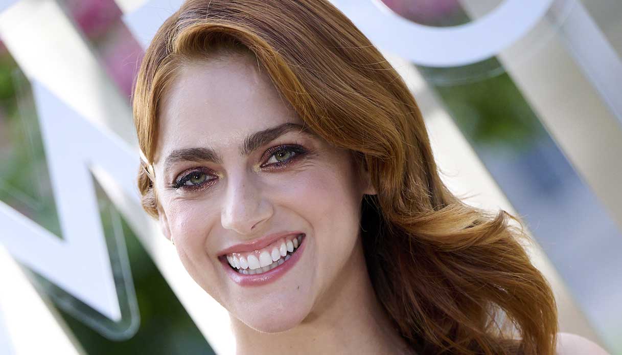 Miriam Leone in costume con il pancione in vista è bellissima: “Un’estate italiana”