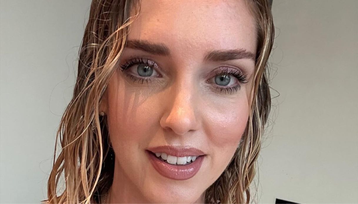 Chiara Ferragni, il nude look da spiaggia che fa sognare