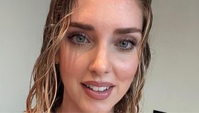 Chiara Ferragni, il nude look da spiaggia che fa sognare
