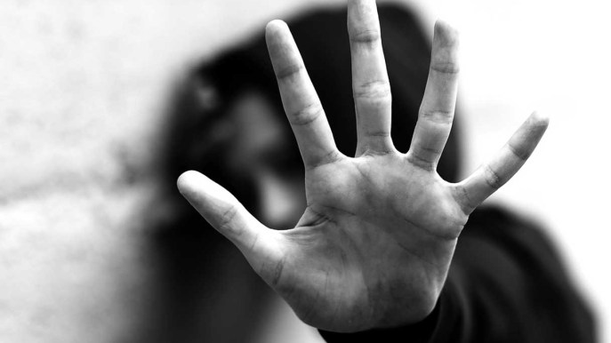 Stupro di Palermo, la lettera del padre della ragazza violentata a Capodanno: “Sei sola”