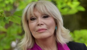 Amanda Lear, dura contro due famose colleghe: “Visto come si sono ridotte?”