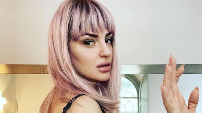 Notte della Taranta, Arisa sensualissima: il balletto tra pizzi e trasparenze