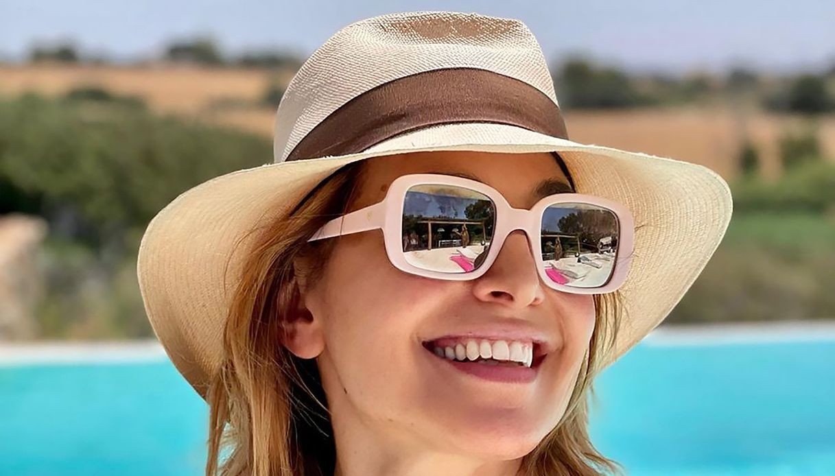 Barbara D’Urso super chic, il look perfetto per l’estate (da 10 e lode)