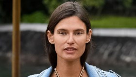 Bianca Balti, raggiante senza trucco a Venezia. I prodotti skincare per imitare il beauty look