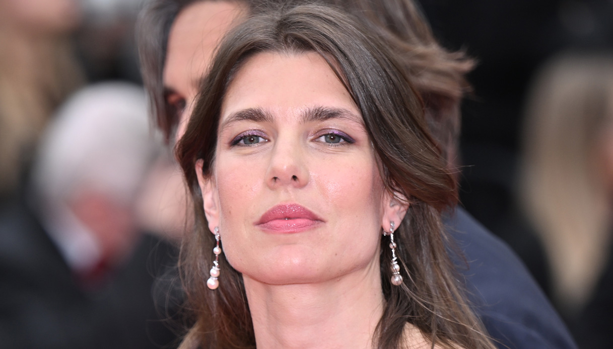 Charlotte Casiraghi, nuove foto per il compleanno. Charlene di Monaco dà forfait