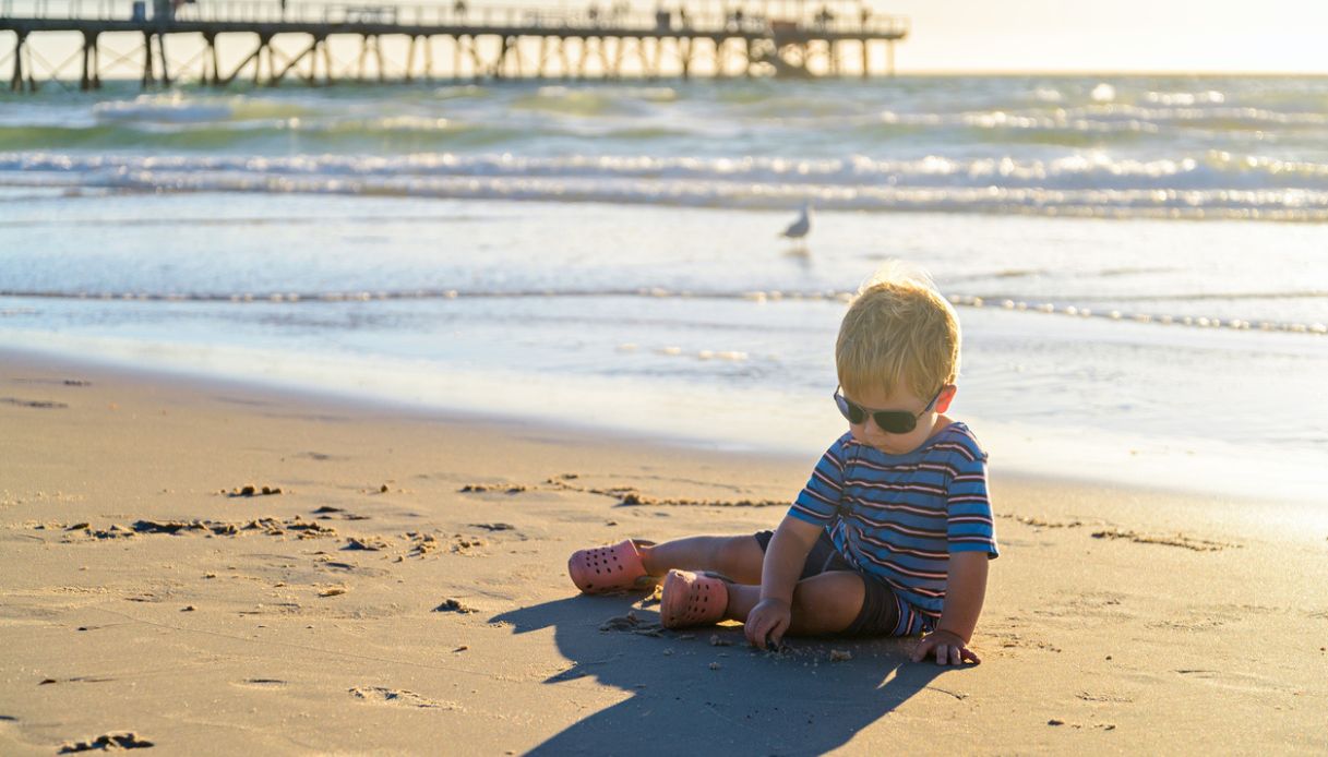bambini persi in spiaggia