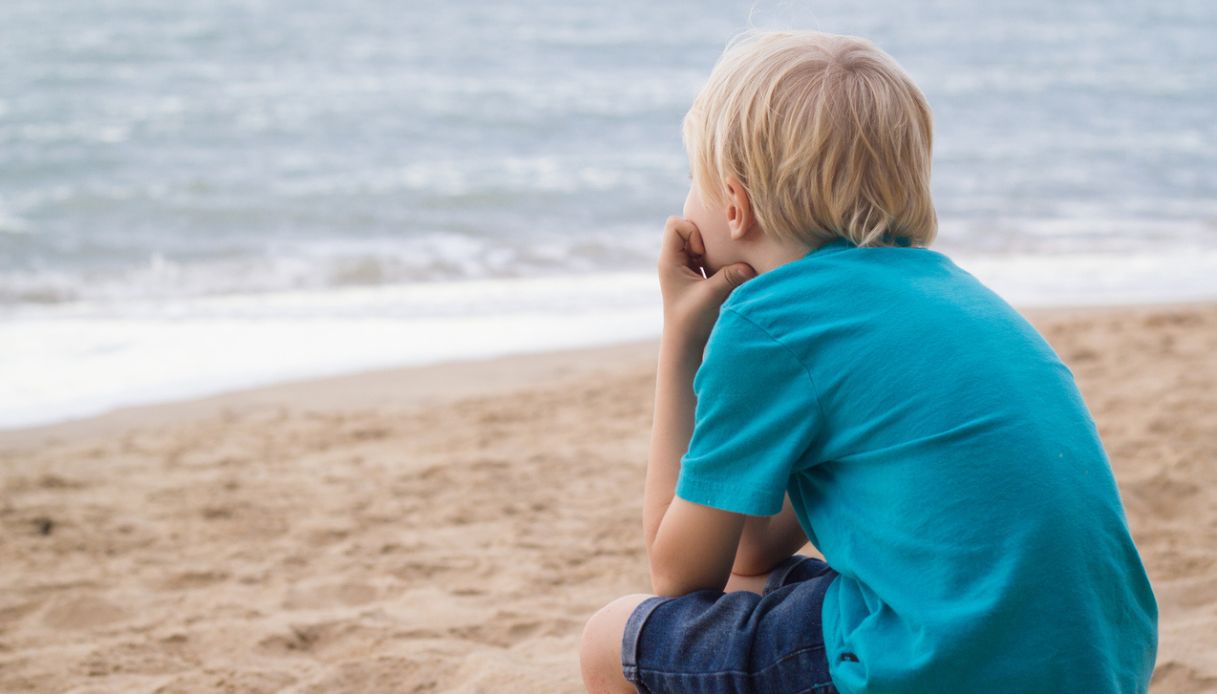 bambini persi in spiaggia