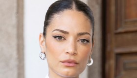 Elodie regina dark in pelle e pelliccia: l’effetto wet conquista l’Arena di Verona