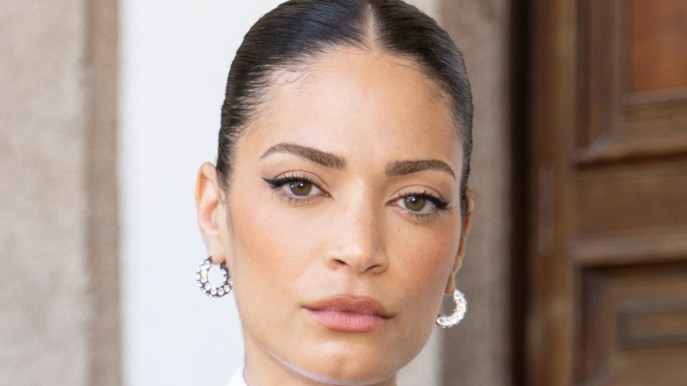 Elodie regina dark in pelle e pelliccia: l’effetto wet conquista l’Arena di Verona