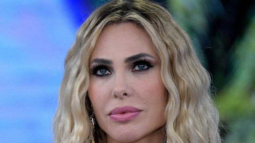 Ilary Blasi fuori da Mediaset: i primi indizi già a “L’Isola dei Famosi”