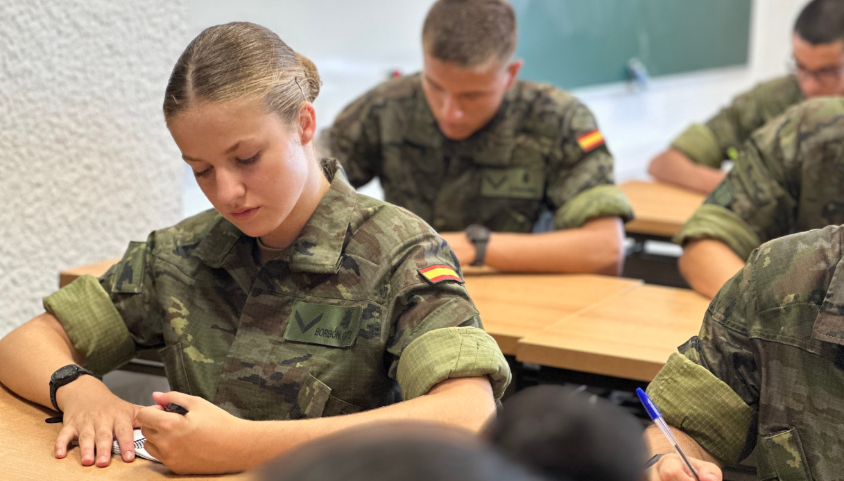Leonor di Spagna in uniforme militare