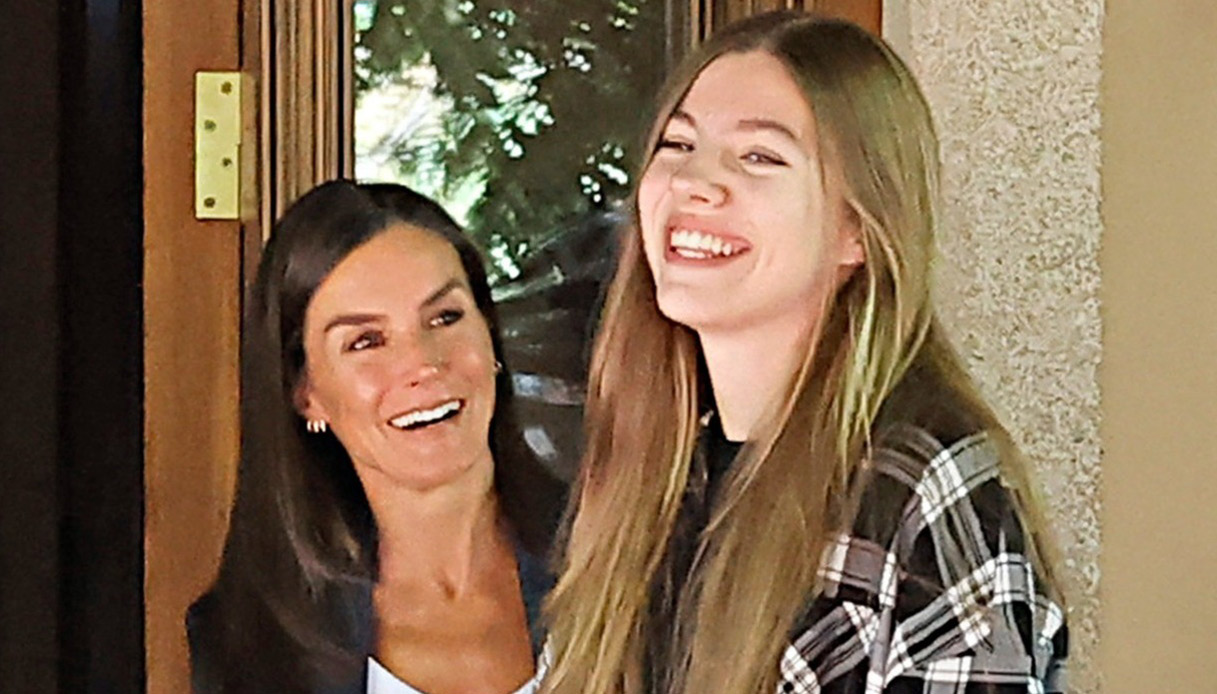 Letizia di Spagna si separa da sua figlia Sofia: prime foto nel college esclusivo