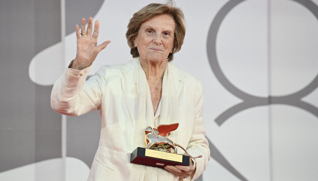 Venezia 80, tutti in piedi per Liliana Cavani: prima regista donna a ricevere il Leone d’Oro alla Carriera