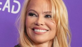 Pamela Anderson senza filtri, il selfie a 56 anni su Instagram: “Non è mai troppo tardi”