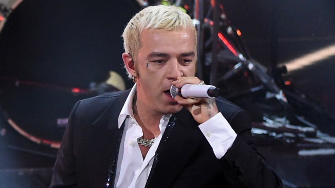 Salmo, problemi di salute per il rapper: “Il mio corpo mi sta chiedendo di fermarmi”