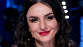 Arisa posa in abito di pizzo nero, i fan si scatenano: “Favolosa”