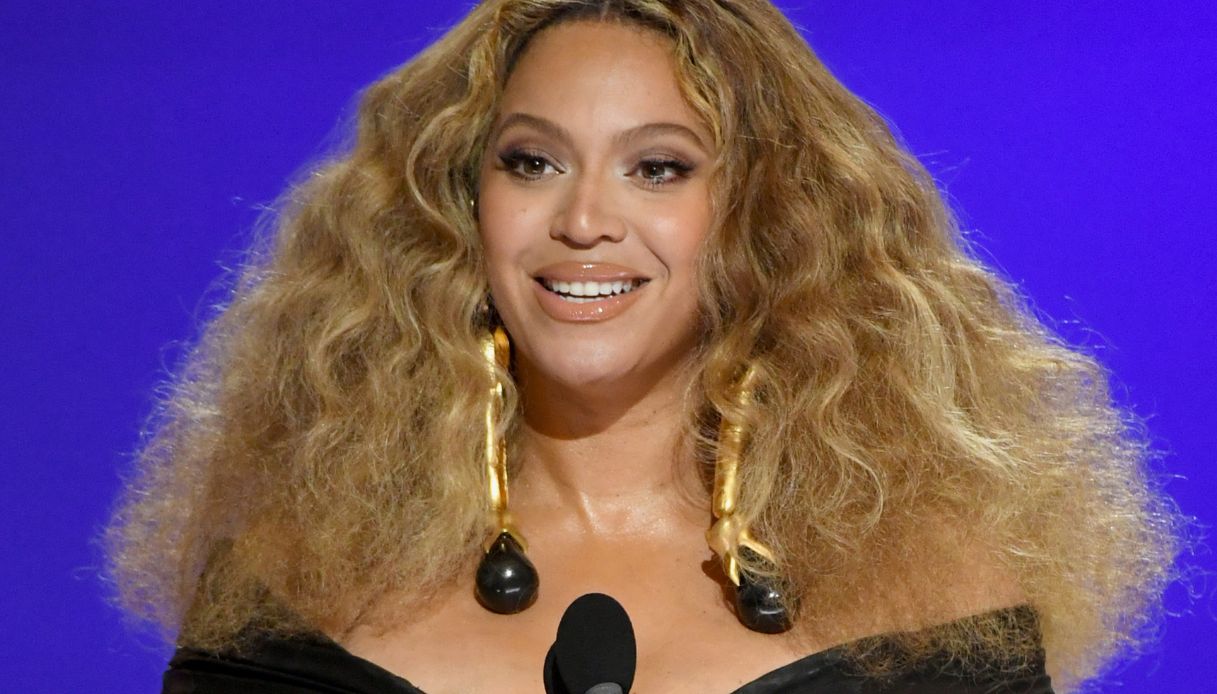 Beyoncé, 10 look indimenticabili e spettacolari che hanno fatto la storia