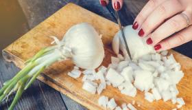 Come togliere l’odore di cipolla dalle mani