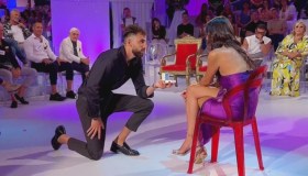 “Uomini e Donne”, Giuseppe e Gabriela si sposano, la proposta con la complicità di Maria De Filippi