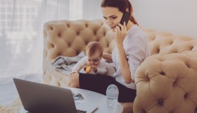 Mamme in cerca di lavoro: cosa cambia dopo il Reddito di Cittadinanza