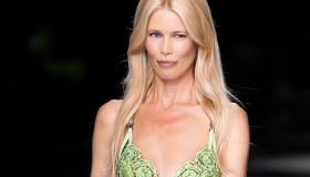 Milano Fashion Week, Claudia Schiffer top model eterna: a 53 anni torna in passerella