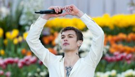 Blanco diventa stilista e stupisce tutti in passerella, la sua collezione alla MFW