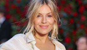 Sienna Miller incinta per la seconda volta: pancione in primo piano sul red carpet